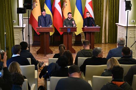 21/04/2022. Viaje del presidente del Gobierno a Ucrania. El presidente del Gobierno, Pedro Sánchez, el presidente de Ucrania, Volodímir Zele...