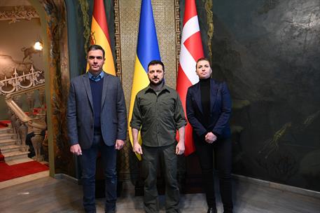 21/04/2022. Viaje del presidente del Gobierno a Ucrania. El presidente del Gobierno, Pedro Sánchez, el presidente de Ucrania, Volodímir Zele...