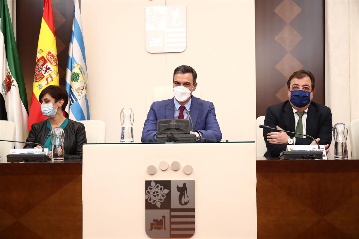 22/02/2022. Pedro Sánchez visita las localidades de Villanueva de la Serena y Don Benito. El presidente del Gobierno, Pedro Sánchez, acompañ...