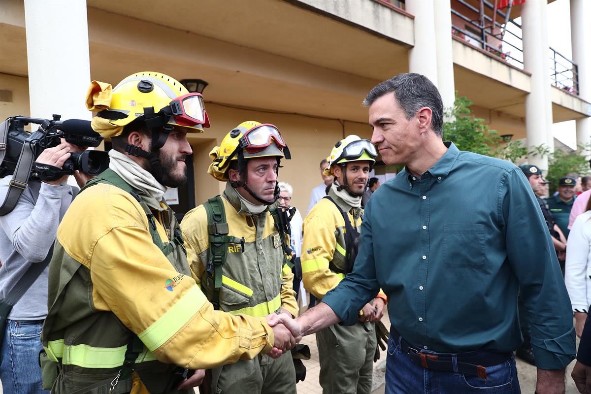 22/06/2022. Pedro Sánchez visita las zonas afectadas por el incendio en la Sierra de la Culebra. El presidente del Gobierno, Pedro Sánchez, ...