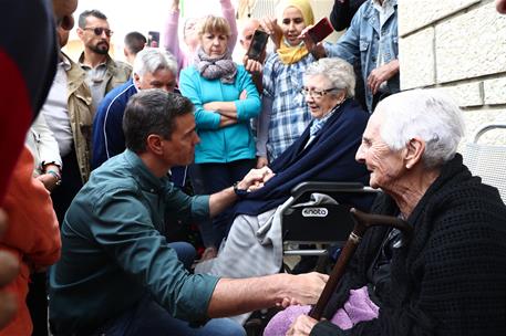 22/06/2022. Pedro S&#225;nchez visita las zonas afectadas por el incendio en la Sierra de la Culebra. El presidente del Gobierno, Pedro S&#225;nchez, ...