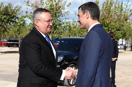 23/11/2022. Pedro S&#225;nchez asiste a la I Cumbre hispano-rumana. El presidente del Gobierno, Pedro S&#225;nchez, recibe al primer ministro de Ruman...