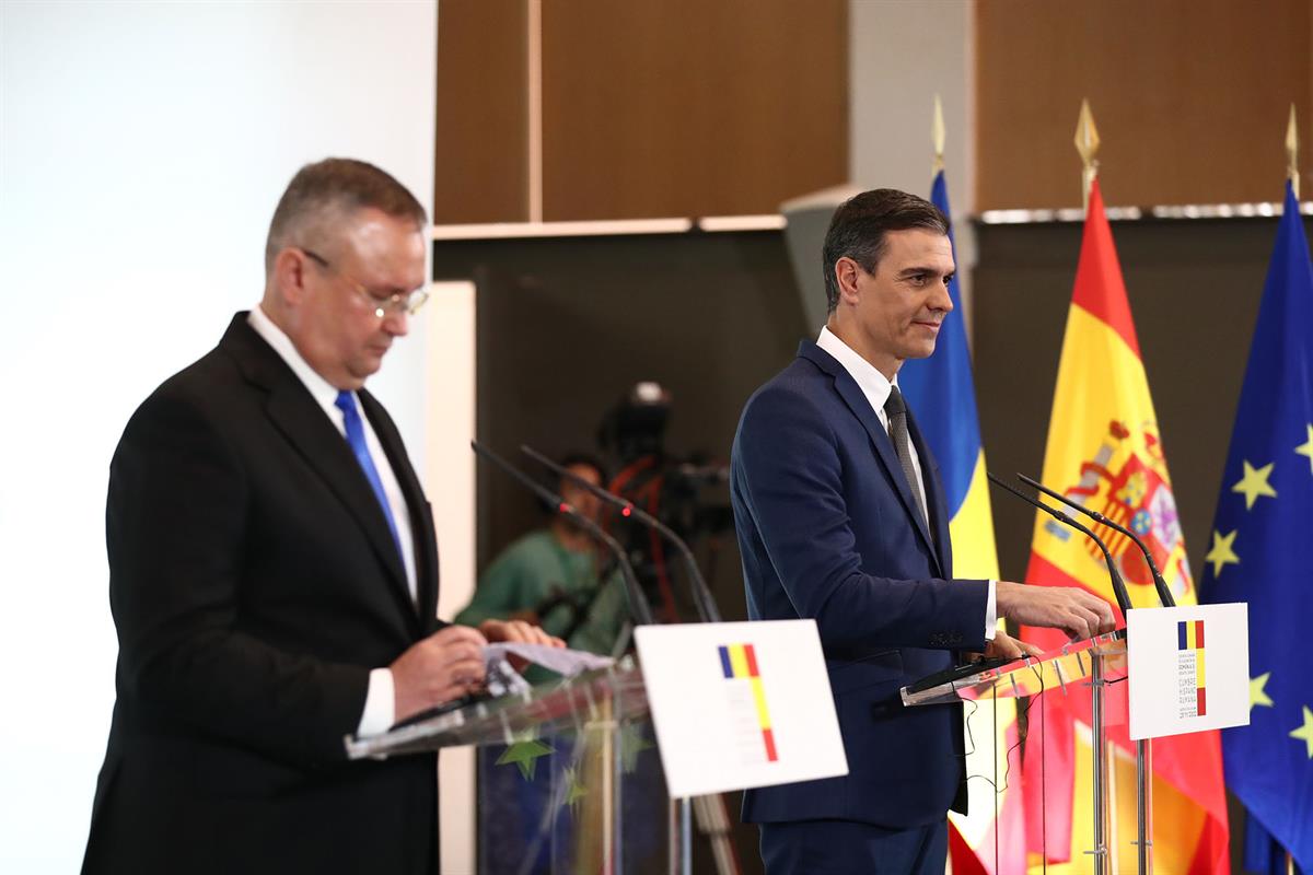 23/11/2022. Pedro Sánchez asiste a la I Cumbre hispano-rumana. El presidente del Gobierno, Pedro Sánchez, y el primer ministro de Rumanía, N...