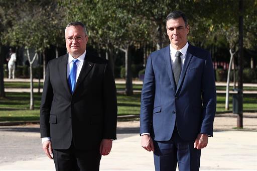 El presidente del Gobierno, Pedro Sánchez, y el primer ministro de Rumania, Nicolae-Ionel Ciucă