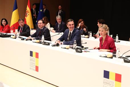 23/11/2022. Pedro Sánchez asiste a la I Cumbre hispano-rumana. El presidente del Gobierno, Pedro Sánchez, y los miembros del Ejecutivo españ...