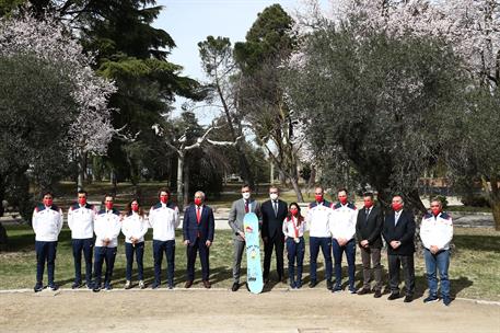 23/02/2022. Sánchez recibea los representantes de España en los Juegos Olímpicos de Pekín. El presidente del Gobierno, Pedro Sánchez, junto ...