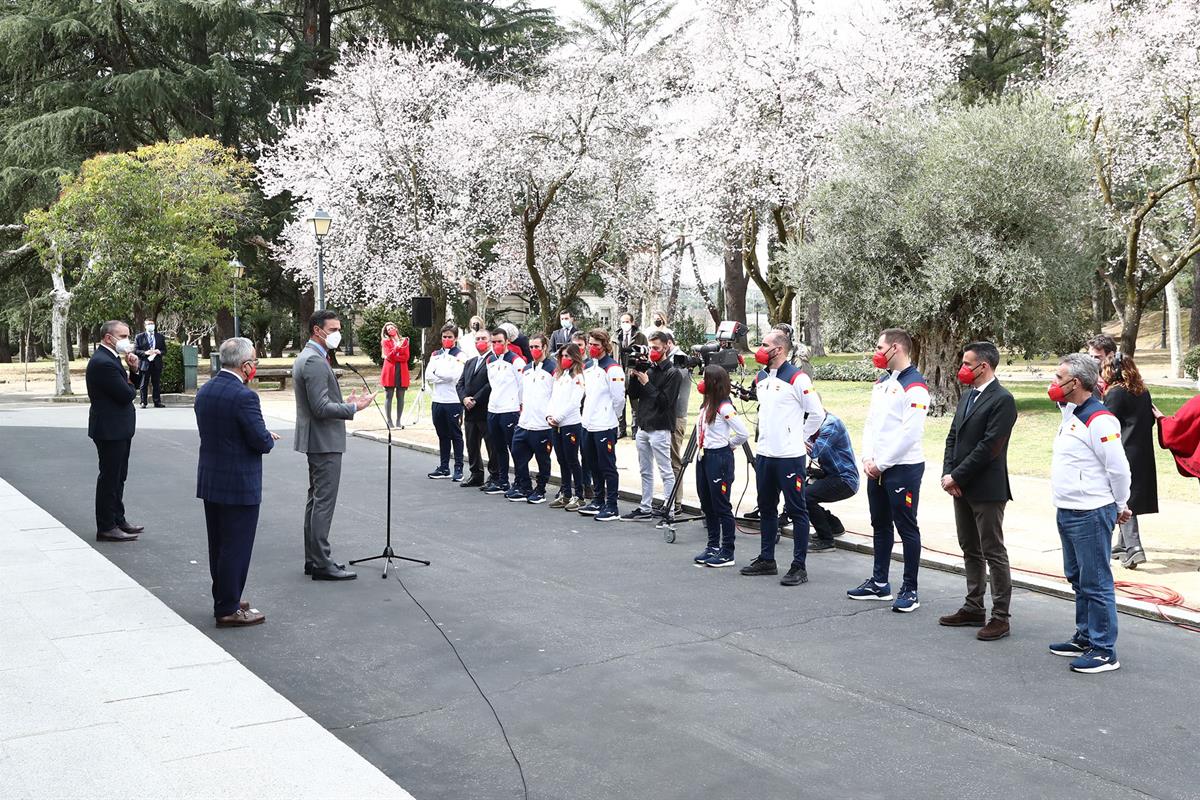 23/02/2022. Sánchez recibe a los representantes de España en los Juegos Olímpicos de Pekín. El presidente del Gobierno, Pedro Sánchez, se di...