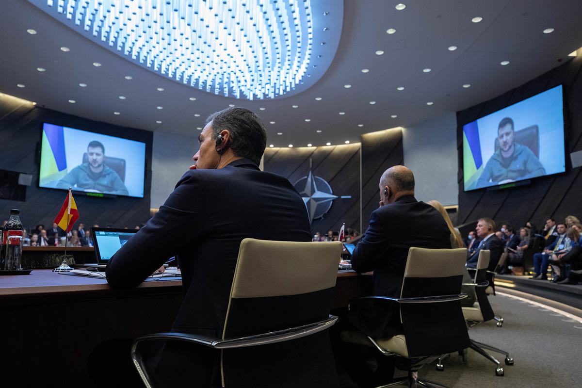 24/03/2022. Pedro Sánchez asiste a la reunión de jefes de Estado y de Gobierno de la OTAN. El presidente del Gobierno, Pedro Sánchez, atiend...