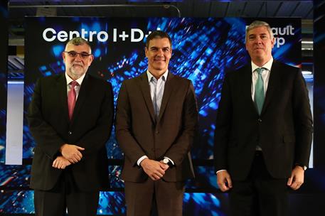 24/10/2022. Pedro Sánchez visita el centro de I+D+i de Renault Group. El presidente del Gobierno, Pedro Sánchez, junto al presidente de Rena...