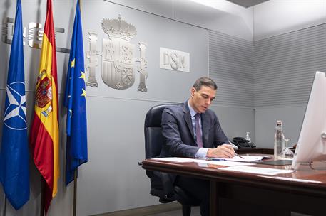 25/02/2022. Sánchez participa por videoconferencia en la reunión de la OTAN. El presidente del Gobierno, Pedro Sánchez, durante su participa...