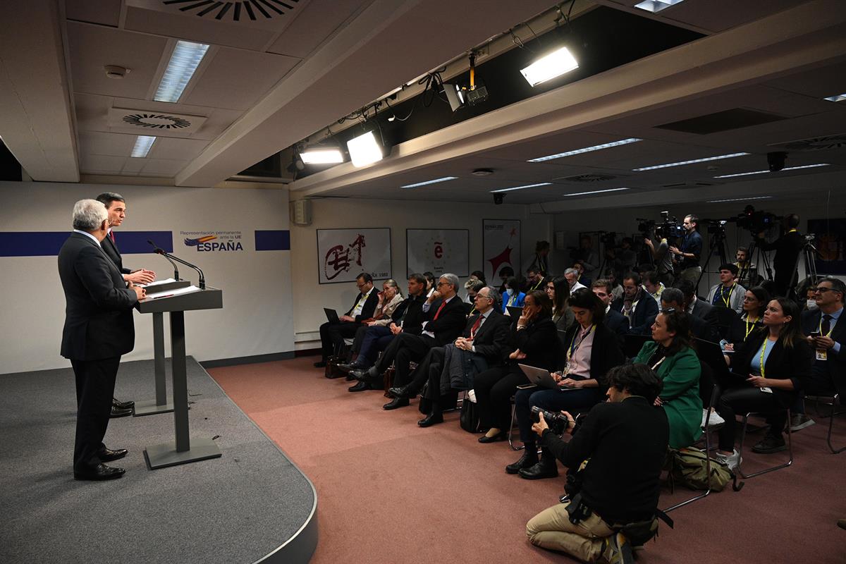 25/03/2022. Pedro Sánchez asiste a la reunión del Consejo Europeo. El presidente del Gobierno, Pedro Sánchez, y el primer ministro de Portug...