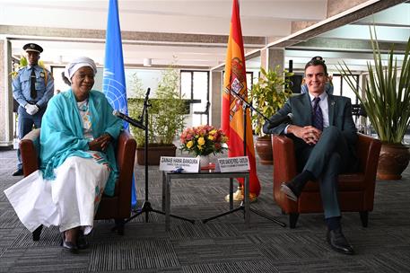26/10/2022. Viaje del presidente del Gobierno a Kenia. El presidente del Gobierno, Pedro S&#225;nchez, y la directora de la Oficina de Naciones U...