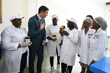 26/10/2022. Viaje del presidente del Gobierno a Kenia. El presidente del Gobierno, Pedro S&#225;nchez, durante su visita a las instalaciones del ...