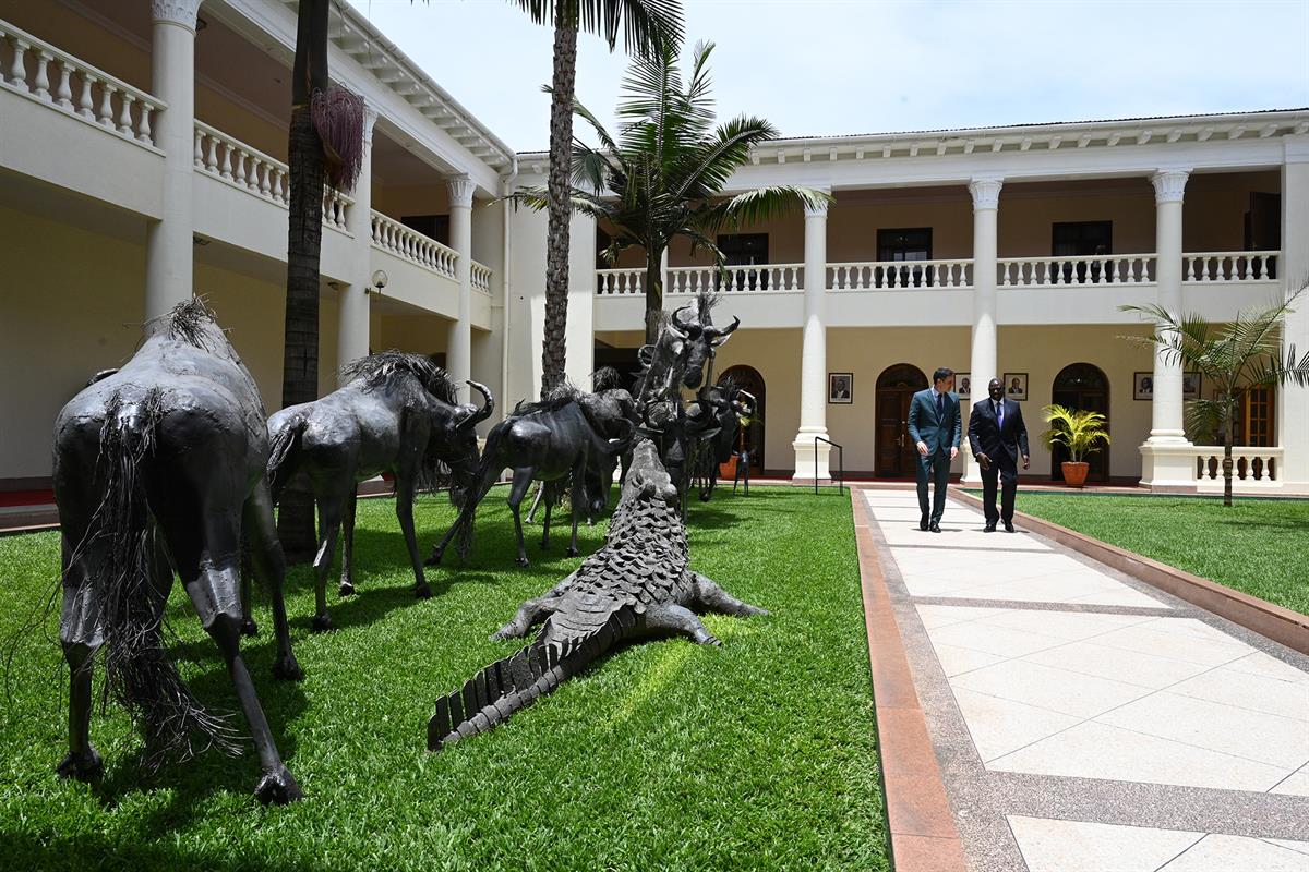 26/10/2022. Viaje del presidente del Gobierno a Kenia. El presidente del Gobierno, Pedro Sánchez, y el presidente de Kenia, William Ruto, re...