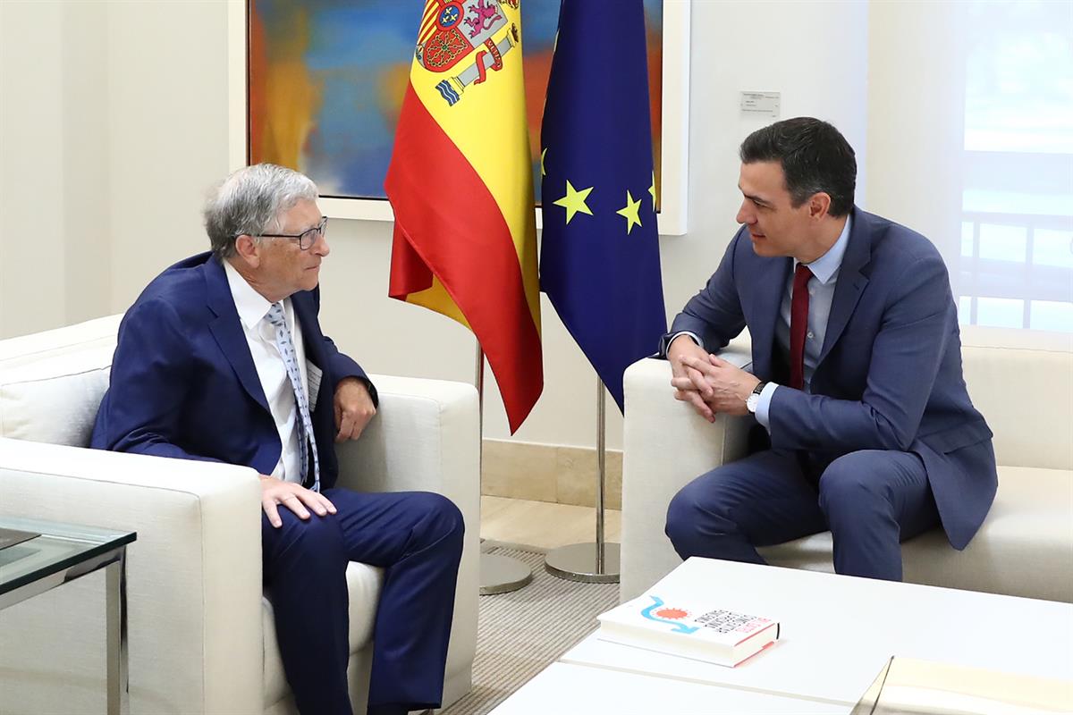 27/05/2022. Pedro Sánchez recibe al copresidente de la Fundación Bill & Melinda Gates, Bill Gates. Pedro Sánchez durante su reunión con el c...