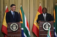 El presidente del Gobierno, Pedro Sánchez, y el presidente de Sudáfrica, Cyril Ramaphosa
