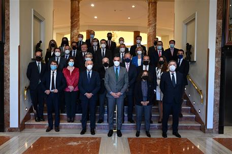 28/01/2022. Pedro Sánchez mantiene un encuentro con la asociación empresarial American Business Council. Foto de familia del presidente del ...