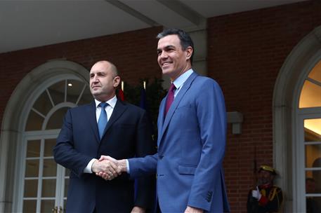 28/04/2022. Pedro Sánchez recibe al presidente de la República de Bulgaria, Rumen Radev. El presidente del Gobierno, Pedro Sánchez, recibe a...