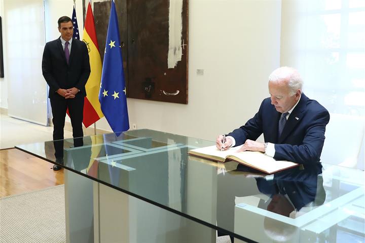 28/06/2022. Pedro Sánchez se reúne con el presidente de Estados Unidos, Joe Biden. El presidente de Estados Unidos, Joe Biden, firma en el l...
