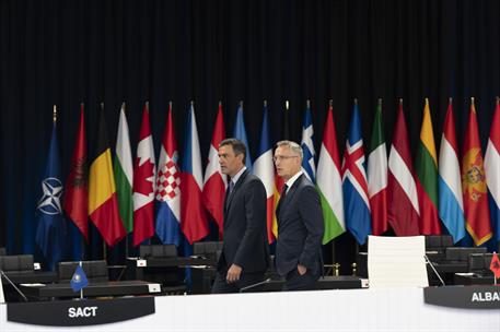 28/06/2022. Sánchez y Stoltenberg visitan las instalaciones de la Cumbre de la OTAN en Madrid. El presidente del Gobierno, Pedro Sánchez, y ...