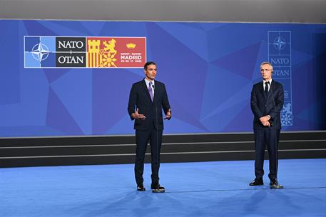 28/06/2022. S&#225;nchez y Stoltenberg visitan las instalaciones de la Cumbre de la OTAN en Madrid. El presidente del Gobierno, Pedro S&#225;nchez, du...