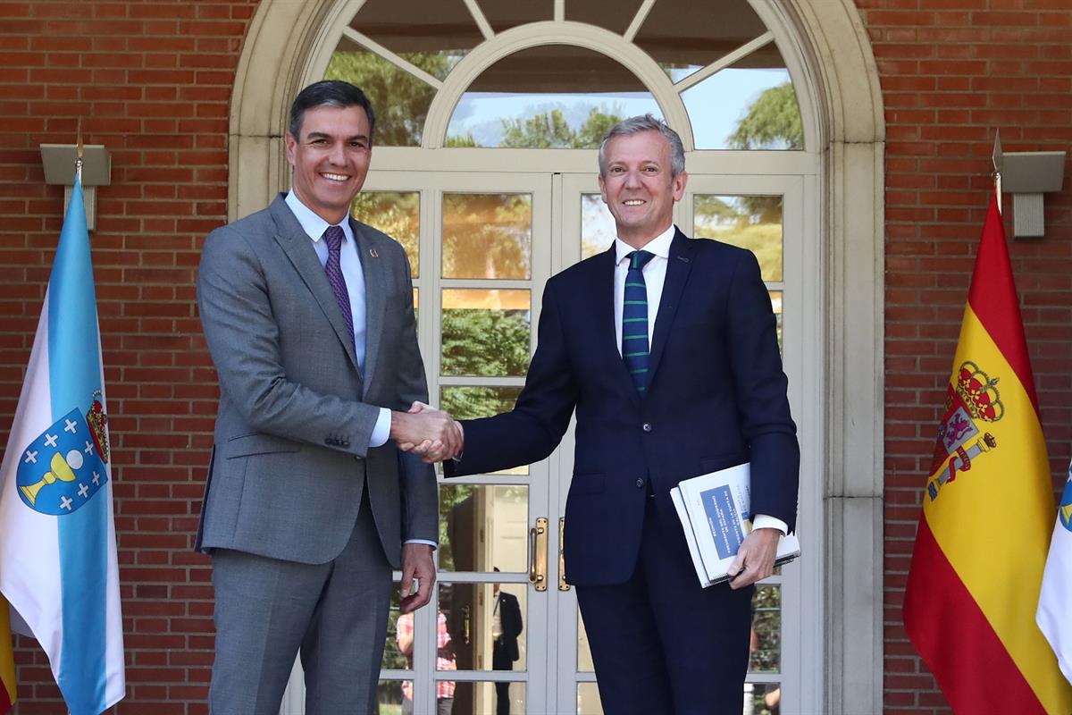 28/07/2022. Pedro Sánchez recibe al presidente de la Xunta de Galicia, Alfonso Rueda. El presidente del Gobierno, Pedro Sánchez, y el presid...