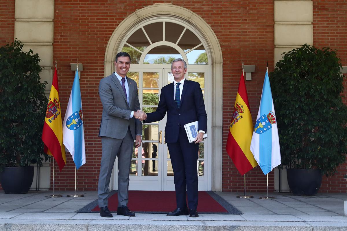 28/07/2022. Pedro Sánchez recibe al presidente de la Xunta de Galicia, Alfonso Rueda. El presidente del Gobierno, Pedro Sánchez, y el presid...