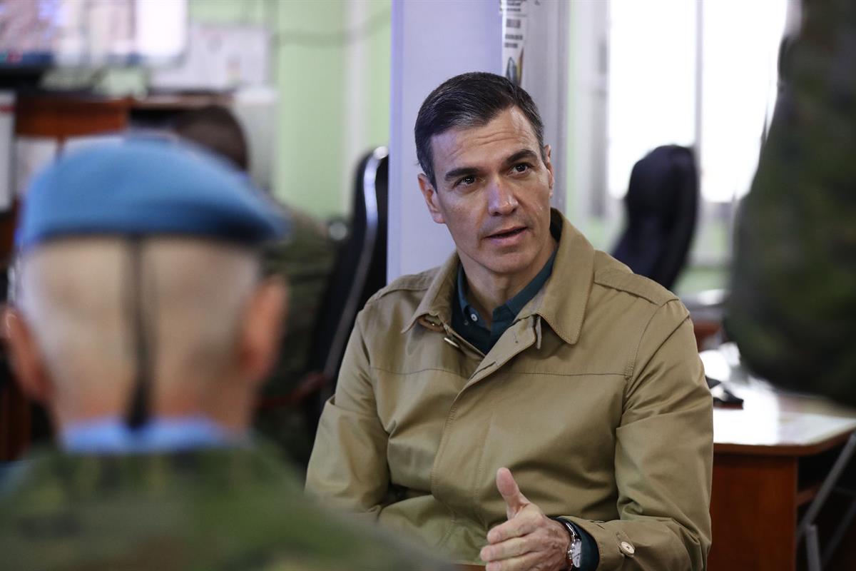 28/12/2022. Pedro Sánchez viaja a Líbano. El presidente del Gobierno, Pedro Sánchez, durante su visita al contingente español en la Base Mig...