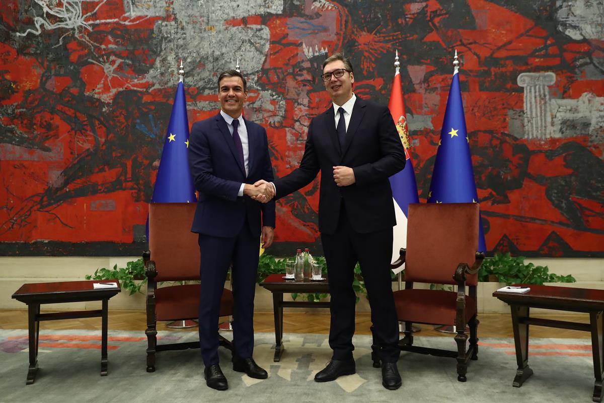 29/07/2022. Saludo de Pedro Sánchez con el presidente de la República de Serbia. Saludo de Pedro Sánchez con el presidente de la República de Serbia