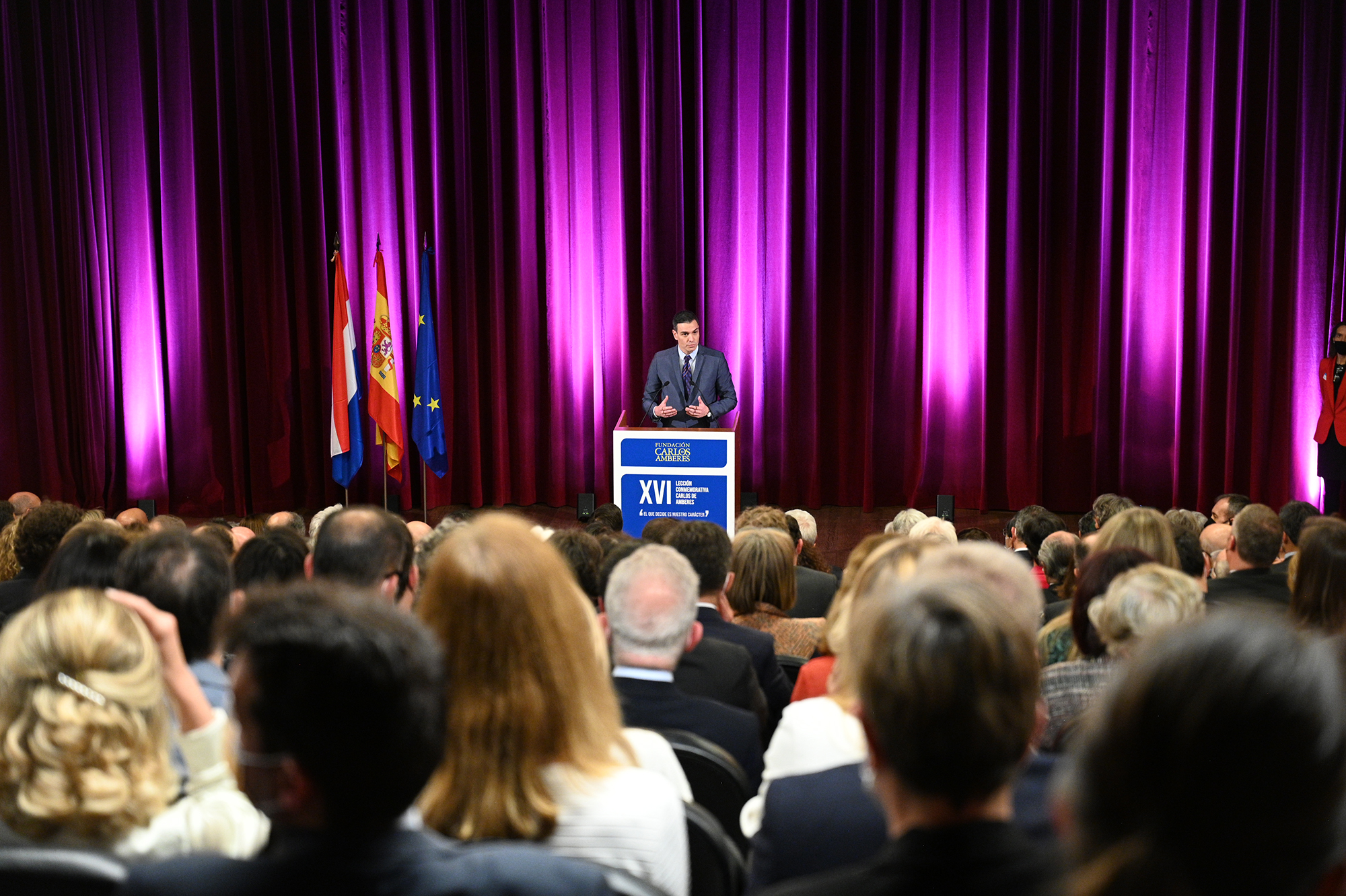 Pedro Sánchez presenta a Mark Rutte en la XVI Lección Conmemorativa de la Fundación Carlos de Amberes