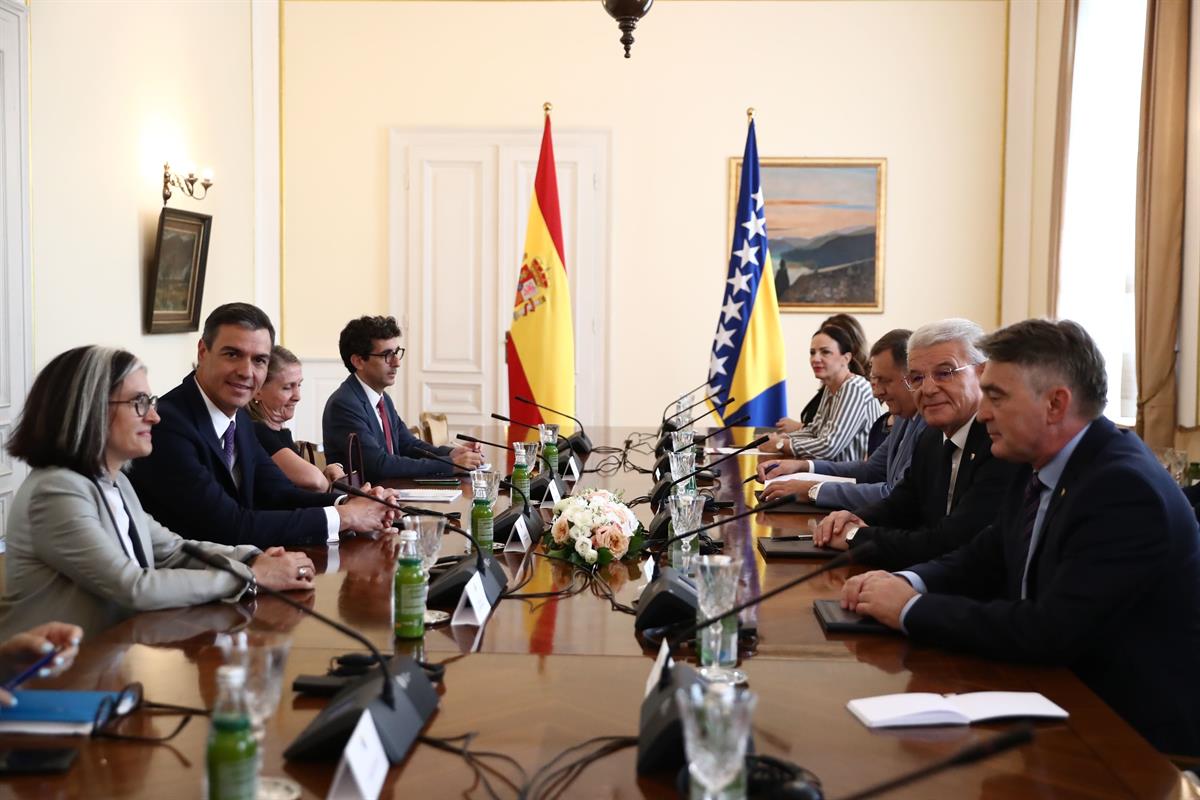 30/07/2022. Reunión de Pedro Sánchez con los presidentes de la presidencia colegiada de Bosnia y Herzegovina. Reunión de Pedro Sánchez con l...
