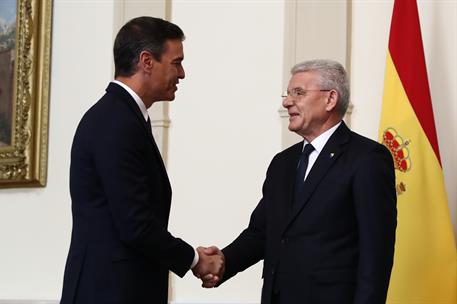 30/07/2022. Saludo de Pedro Sánchez a los presidentes de la presidencia colegiada de Bosnia y Herzegovina. Saludo de Pedro Sánchez a los pre...