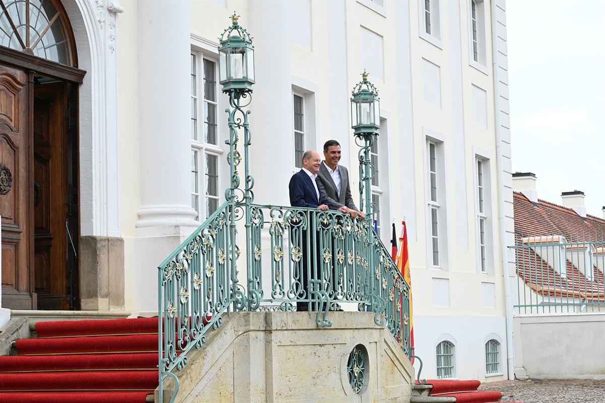 30/08/2022. Viaje oficial del presidente del Gobierno a Alemania. El presidente del Gobierno, Pedro Sánchez,junto al canciller alemán, Olaf Scholz.