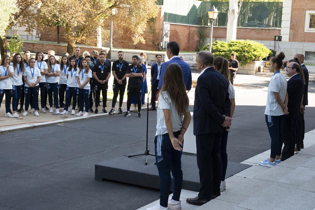 31/08/2022. Pedro Sánchez recibe a la Selección Femenina Española de Fútbol Sub-20. El presidente del Gobierno, Pedro Sánchez, durante su in...