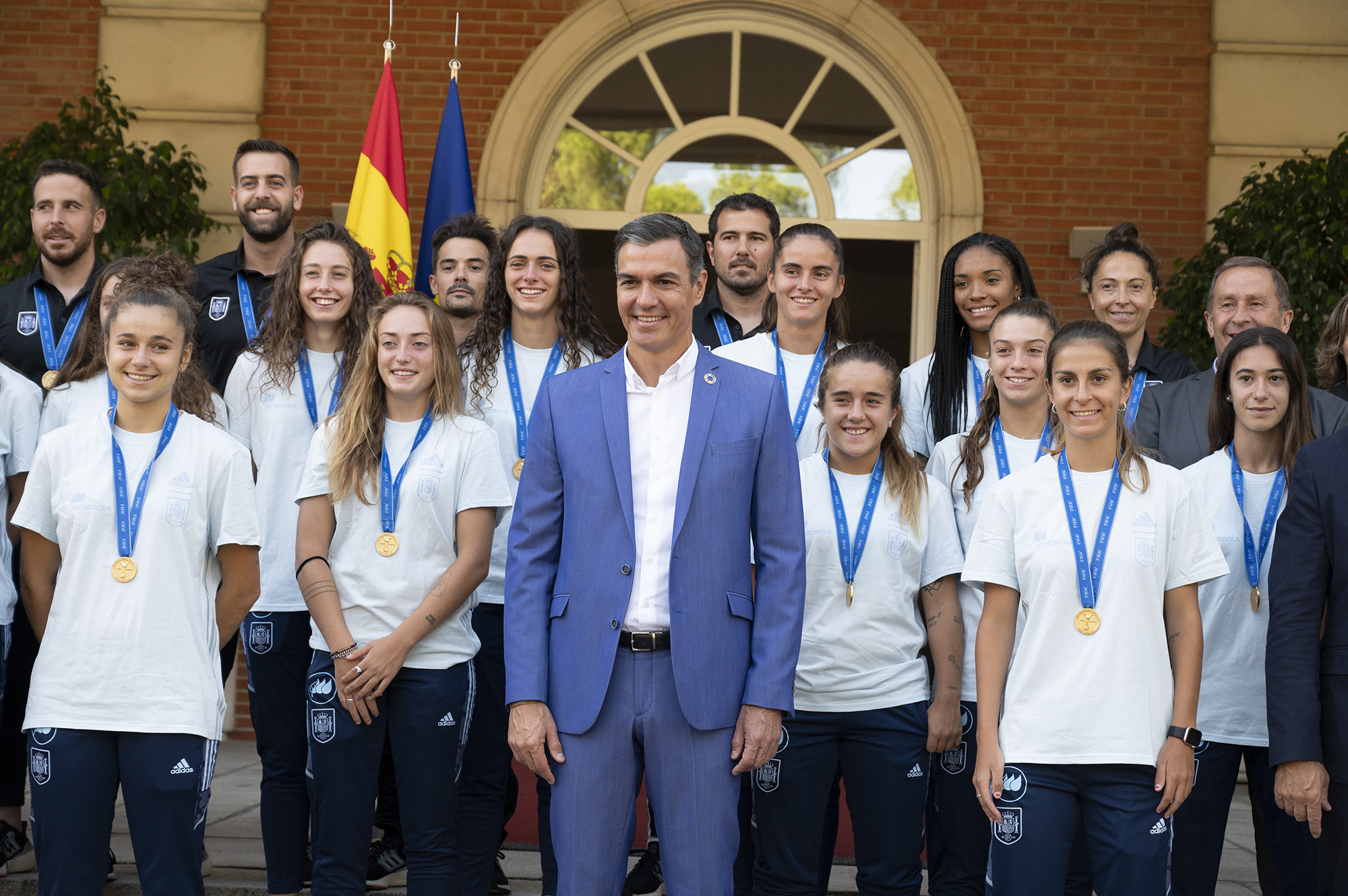 Pedro Sánchez recibe a la Selección Femenina Española de Fútbol Sub-20
