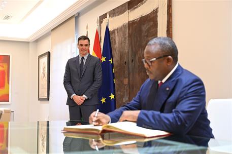 1/02/2023. El presidente Sánchez recibe al presidente de la República de Guinea-Bisáu. El presidente de Guinea-Bisáu, Umaro Sissoco Embaló, ...