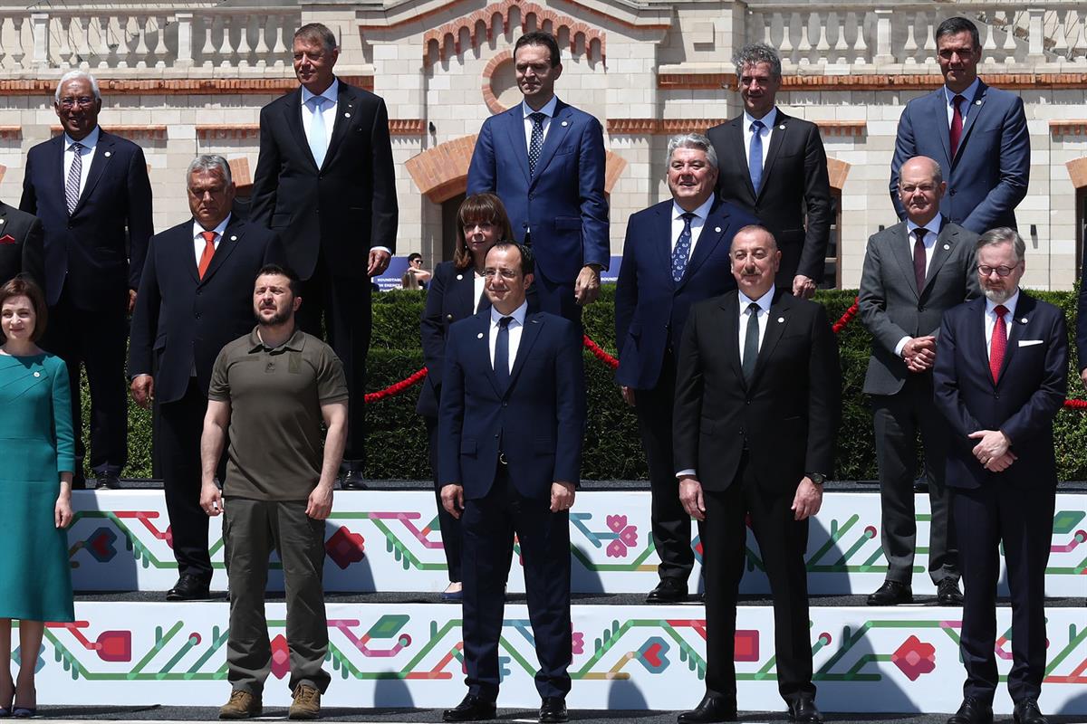 1/06/2023. Pedro Sánchez participa en la II Cumbre de la Comunidad Política Europea. El presidente del Gobierno, Pedro Sánchez, junto a los ...