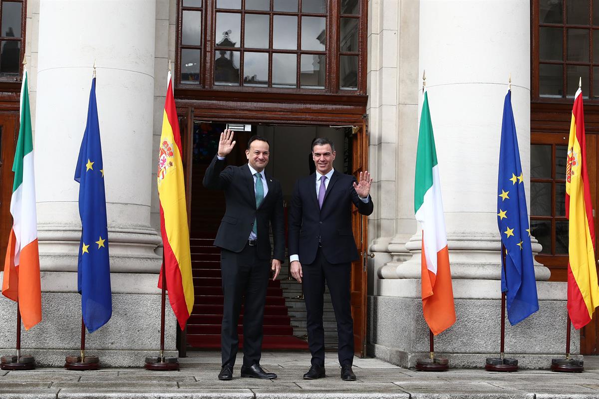 2/03/2023. Viaje del presidente del Gobierno a Irlanda. El presidente del Gobierno, Pedro Sánchez, es recibido por el primer ministro de la ...