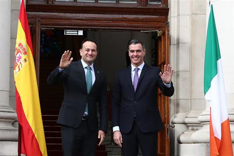 2/03/2023. Viaje del presidente del Gobierno a Irlanda. El presidente del Gobierno, Pedro Sánchez, es recibido por el primer ministro de la ...