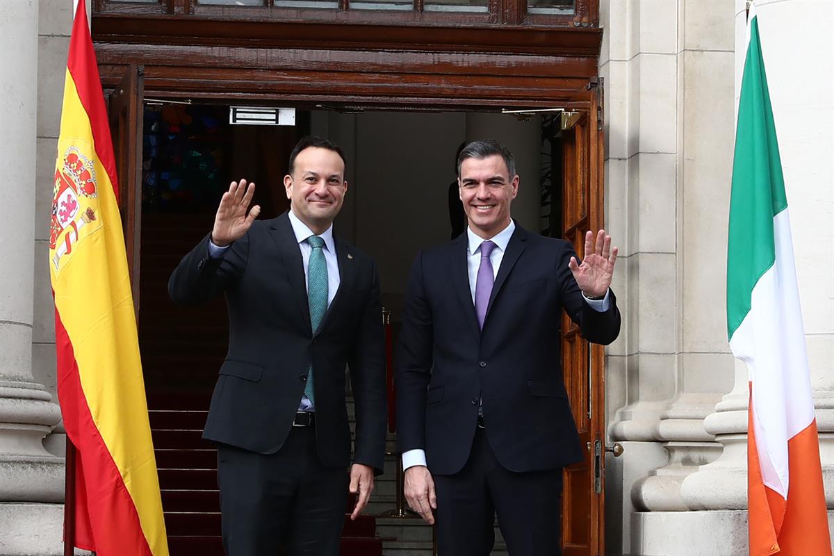 2/03/2023. Viaje del presidente del Gobierno a Irlanda. El presidente del Gobierno, Pedro Sánchez, es recibido por el primer ministro de la ...