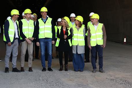 2/04/2023. Pedro Sánchez visita las obras del túnel de la autovía B-40, en Barcelona. El presidente del Gobierno, Pedro Sánchez, acompañado ...