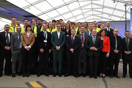 3/04/2023. Pedro Sánchez visita las instalaciones de la empresa Skydweller. El presidente de Gobierno, Pedro Sánchez, y la ministra de Cienc...