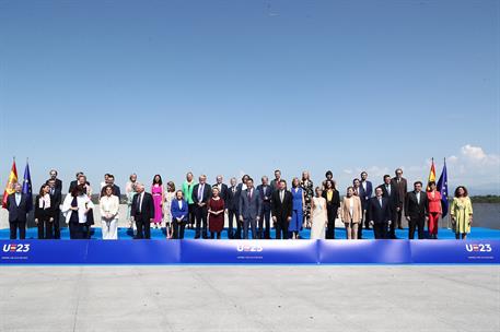 3/07/2023. Pedro S&#225;nchez preside la reuni&#243;n del Colegio de Comisarios de la Uni&#243;n Europea. Fotograf&#237;a de familia del Gobierno de Espa&#241;a y de...