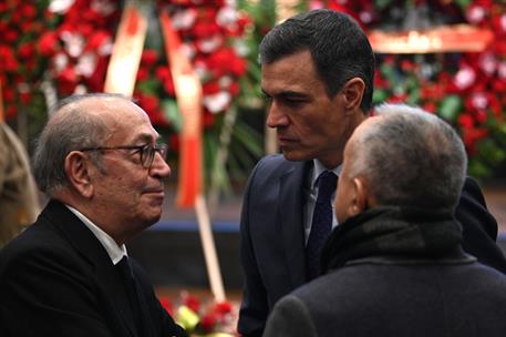 4/01/2023. Pedro Sánchez visita la capilla ardiente por el ex secretario general de UGT, Nicolás Redondo. El presidente del Gobierno, Pedro ...