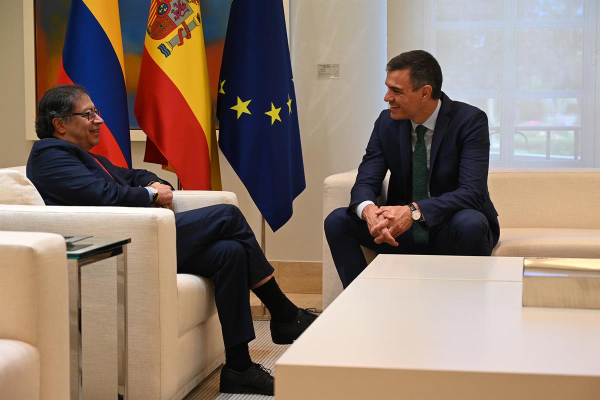 El presidente del Gobierno, Pedro Sánchez, y el presidente de Colombia, Gustavo Petro, reunidos en La Moncloa