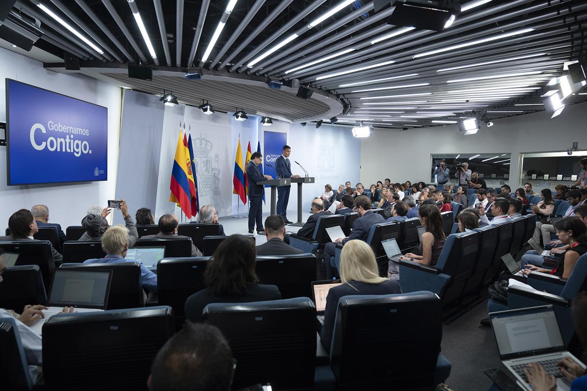 El presidente del Gobierno, Pedro Sánchez, y el presidente de Colombia, Gustavo Petro, comparecen ante los medios