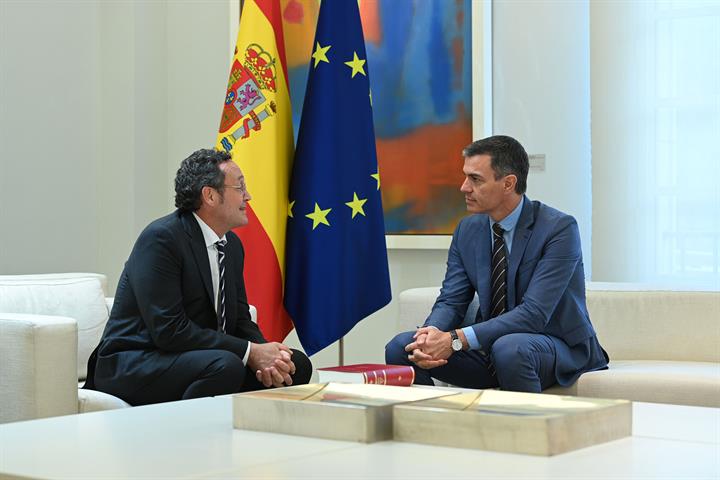 6/09/2023. Pedro Sánchez recibe la Memoria Anual de la Fiscalía. El presidente del Gobierno en funciones, Pedro Sánchez, conversa con el fis...