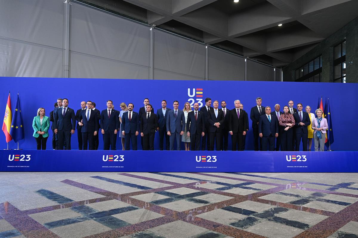 6/10/2023. Pedro Sánchez participa en la Reunión Informal del Consejo Europeo. Fotografía de familia de la Reunión Informal del Consejo Europeo.