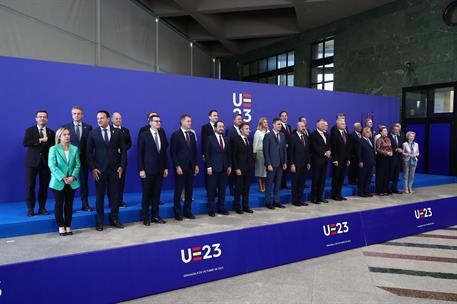 6/10/2023. Pedro S&#225;nchez participa en la Reuni&#243;n Informal del Consejo Europeo. Fotograf&#237;a de familia de la Reuni&#243;n Informal del Consejo Europeo.