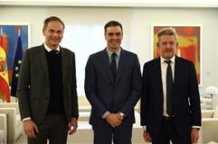 El presidente del Gobierno, junto al presidente ejecutivo de Volkswagen y el presidente de SEAT
